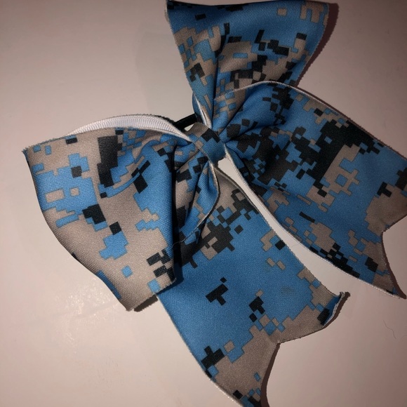 Bows - Picture 2 of 3